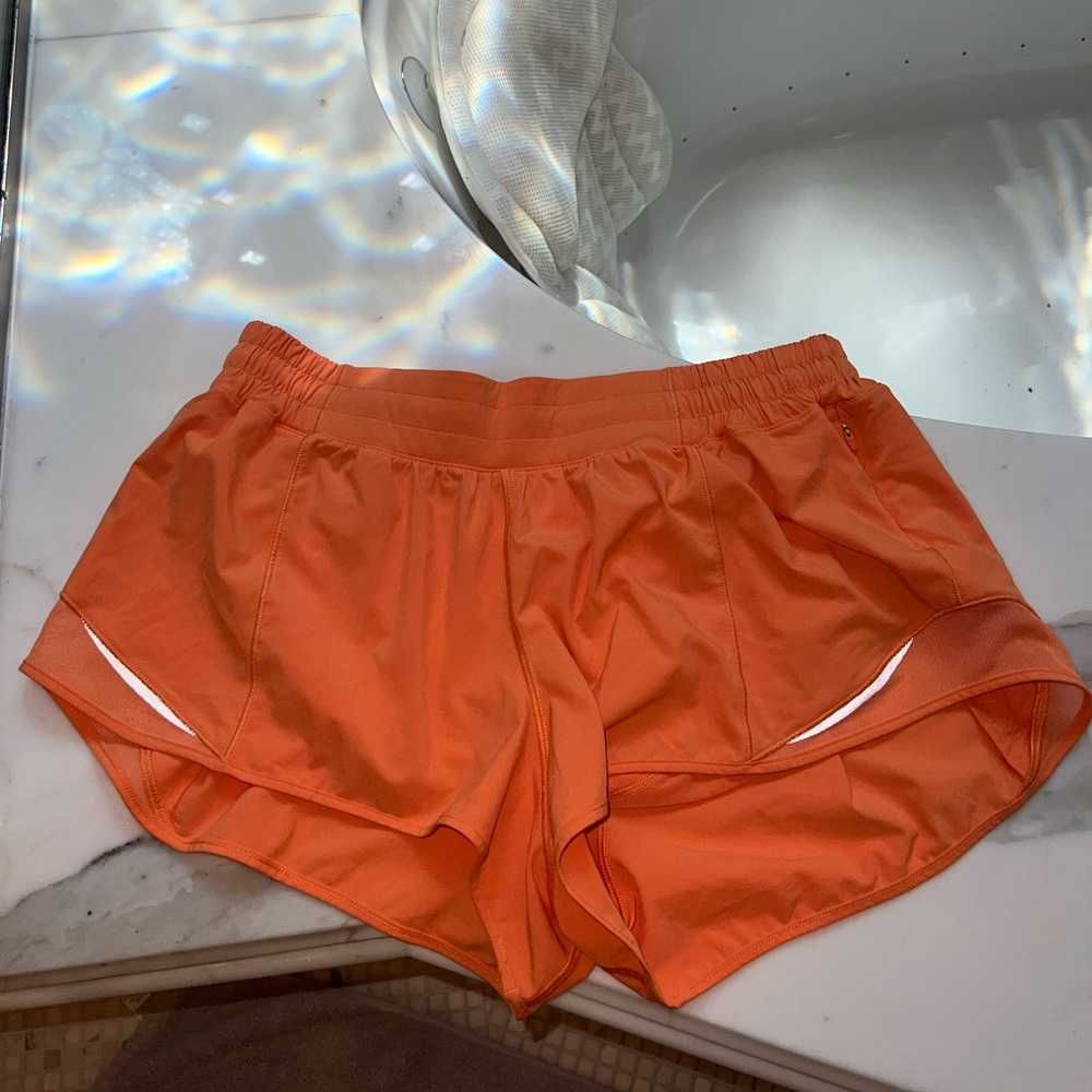 Lululemon Orange Soda low rise 2.5 inseam size 12 hottie hot shorts